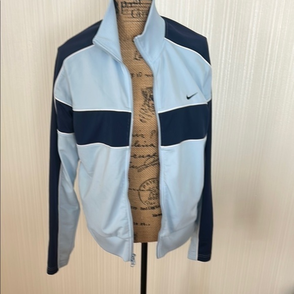 Vintage Nike Women's Light and Dark Blue Athletic Jacket